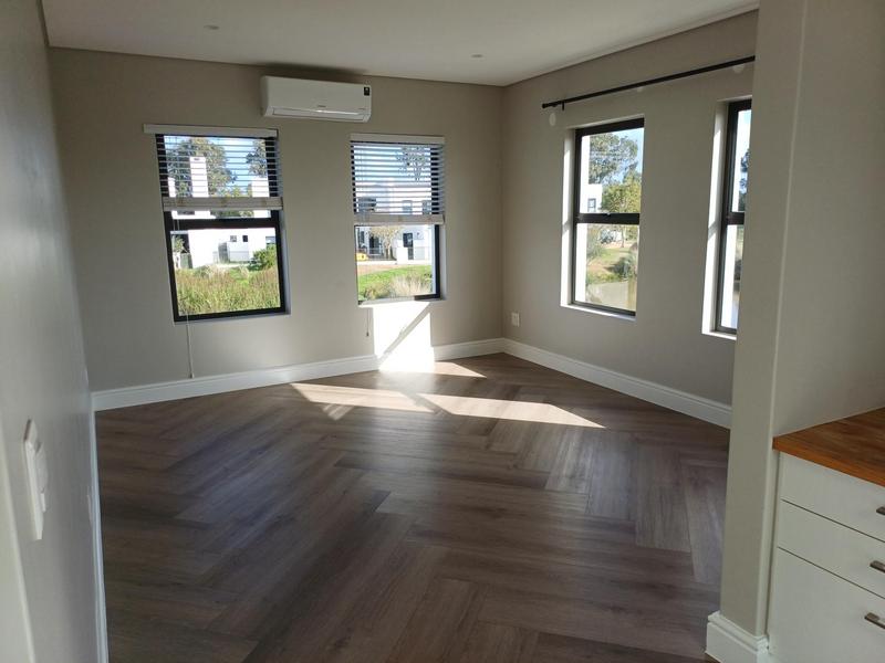 To Let 4 Bedroom Property for Rent in Somerset West Western Cape